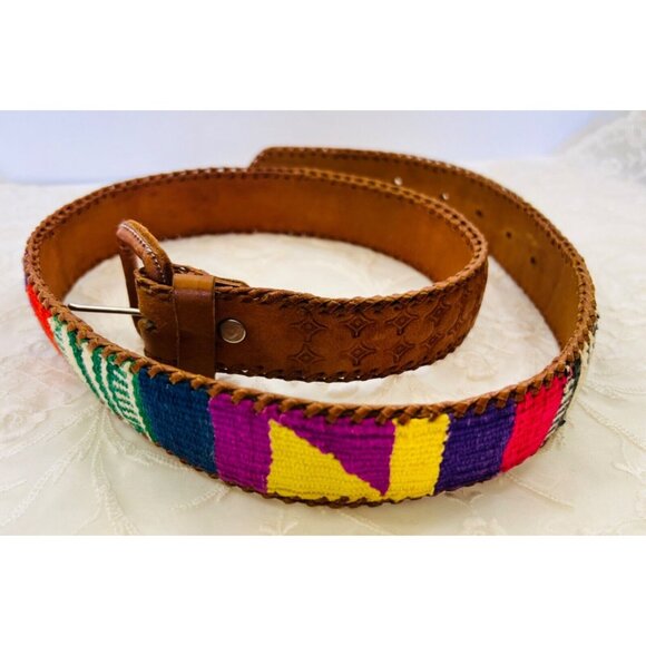 Vintage Women’s Hand Tooled Tapestry Wool & Leather Belt Size 29-32" Guatemala - Picture 4 of 10